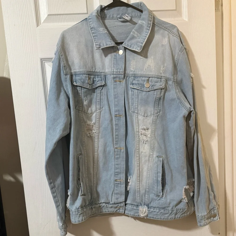 2x distressed Denim Jacket with City Patches - Picture 5 of 5